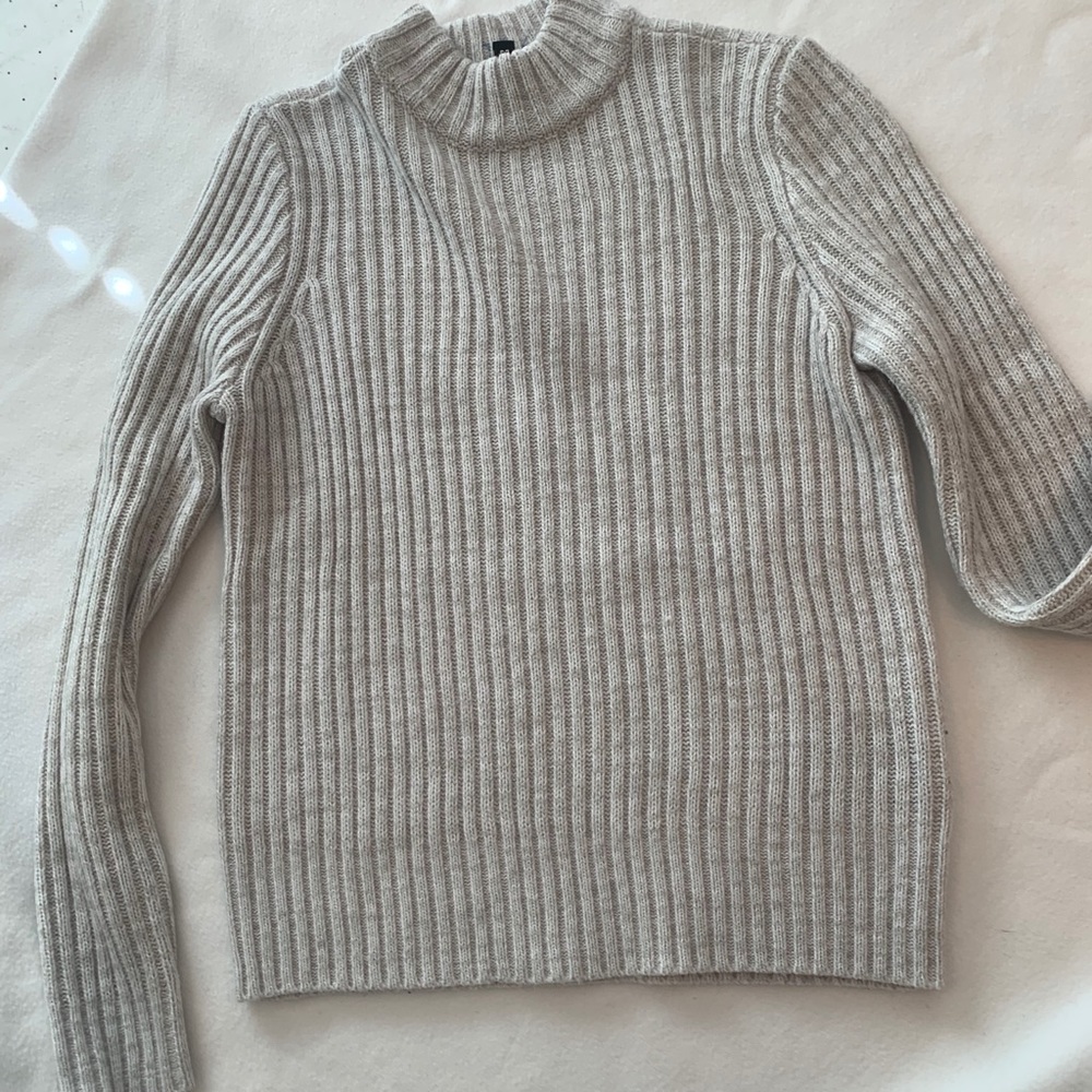 Divided light gray sweater - Picture 3 of 6